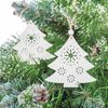 Un set decoratiuni din lemn pentru pomul de Crăciun - 2 pomisori de Crăciun albi