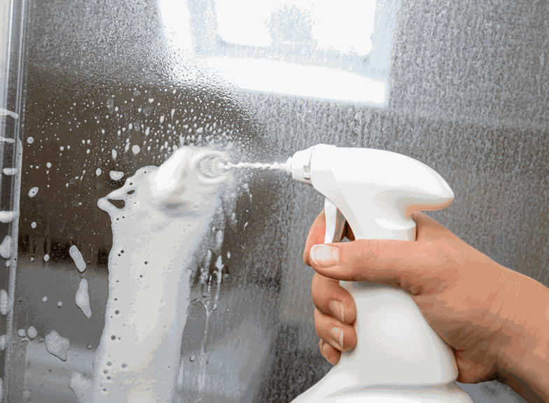 Como remover o calcário do vidro do duche? Métodos populares e menos conhecidos