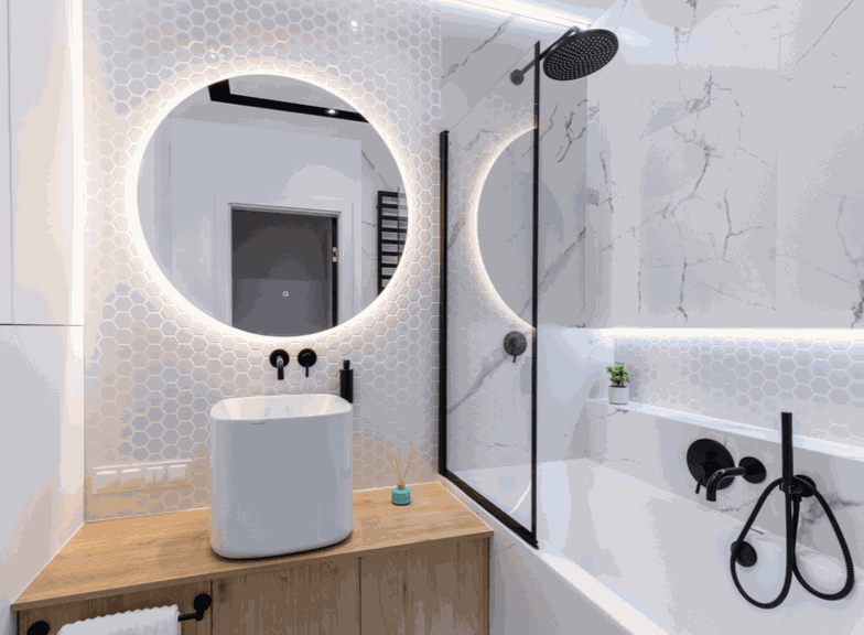 Soluções práticas para pequenas casas de banho – cabine de duche pequena, iluminação e mais