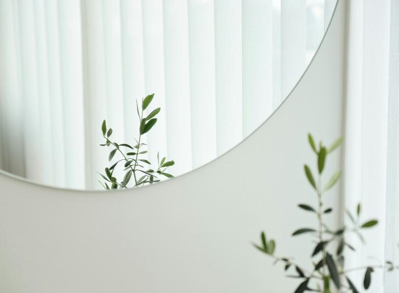 Como decorar um espelho sem moldura? Inspire-se!