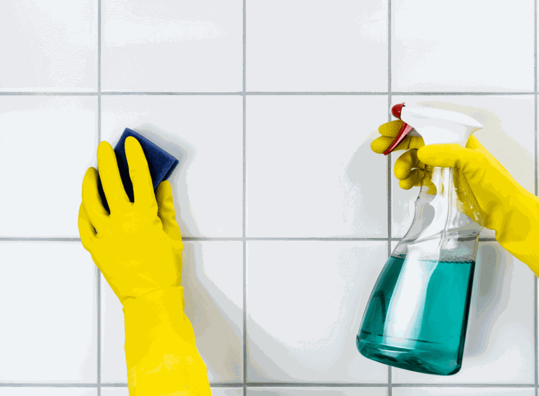 Czym czyścić fugi w kabinie prysznicowej?