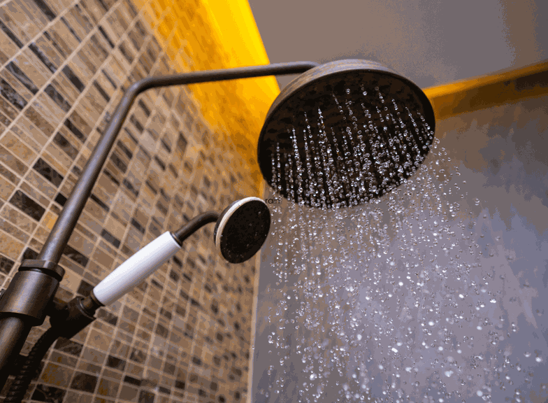 A que altura o chuveiro de efeito chuva funciona melhor? Critérios para escolher os parâmetros ideais