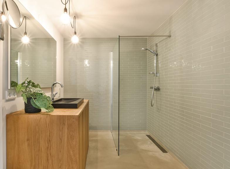 Iluminação de casa de banho: soluções de teto que deve conhecer!