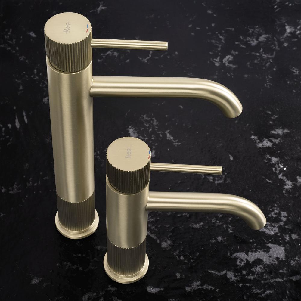 Fürdőszobai csaptelep Rea Lungo Stripe Brush Gold Low