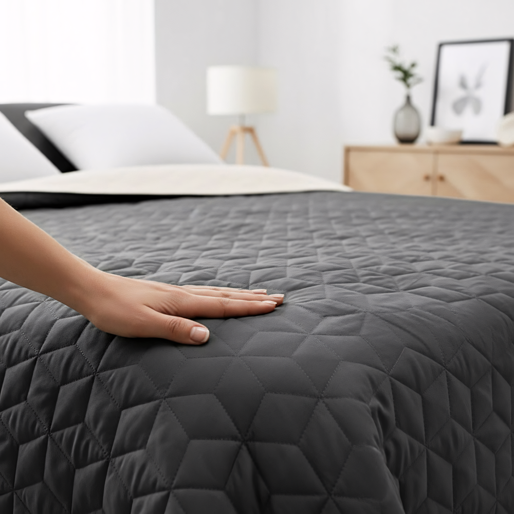 Narzuta dwustronna pikowana Diamante D.Grey / Ecru