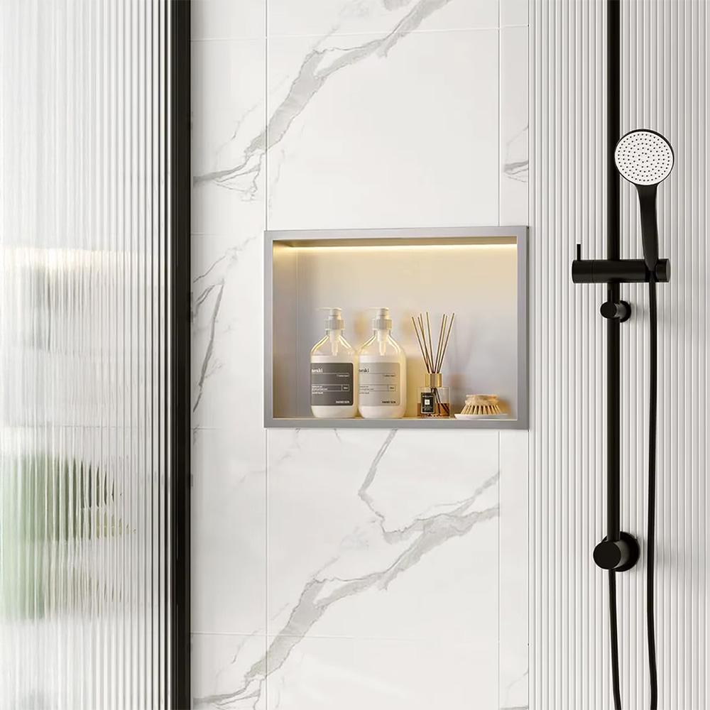 VESTAVNÁ KOUPELNOVÁ POLICE LED 30x45 steel brush