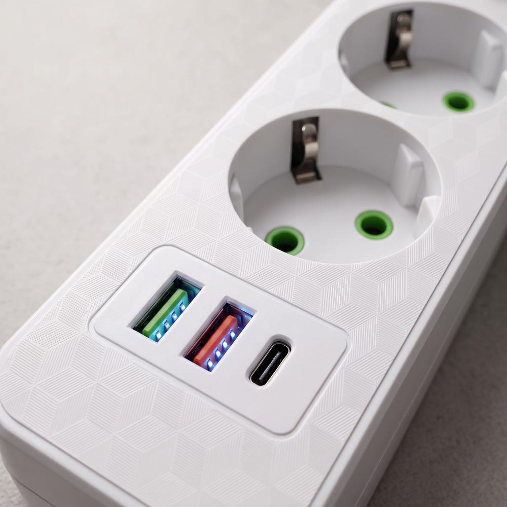 Listwa zasilająca Przedłużacz 3 gniazda + 2x USB-A + USB-C JNH020-3A Biały