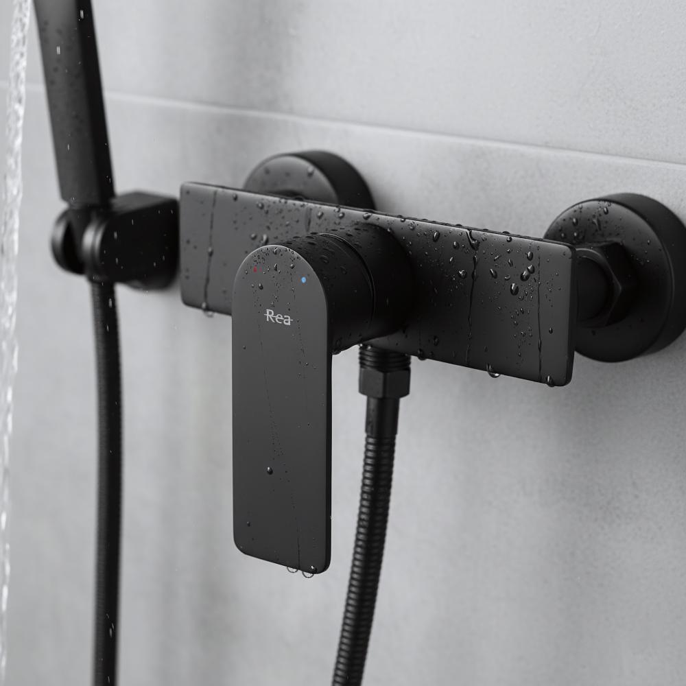 Torneira de chuveiro preta REA URBAN com monofone