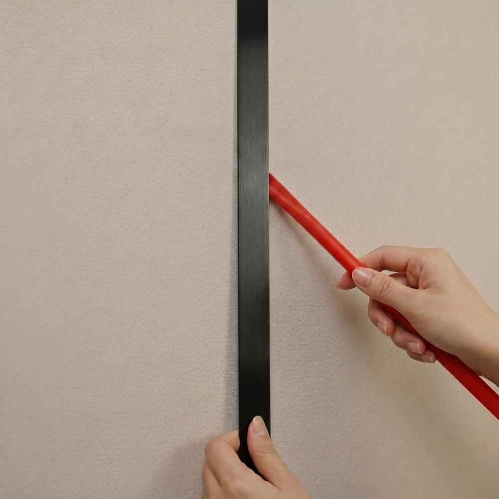 Pašlīmējoša dekoratīvā līste Rea P14454CD 3,8cm Brush Black