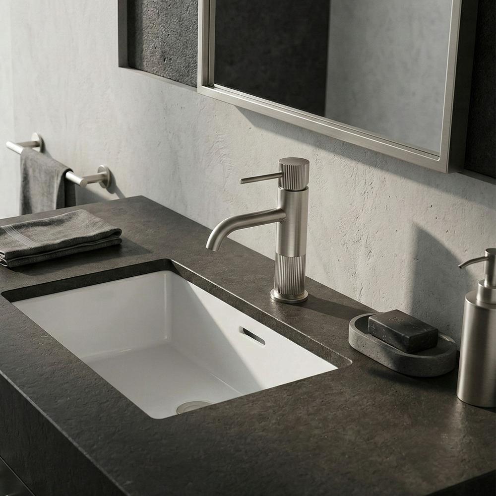 Fürdőszobai csaptelep Rea Lungo Stripe Brush Nickel Low