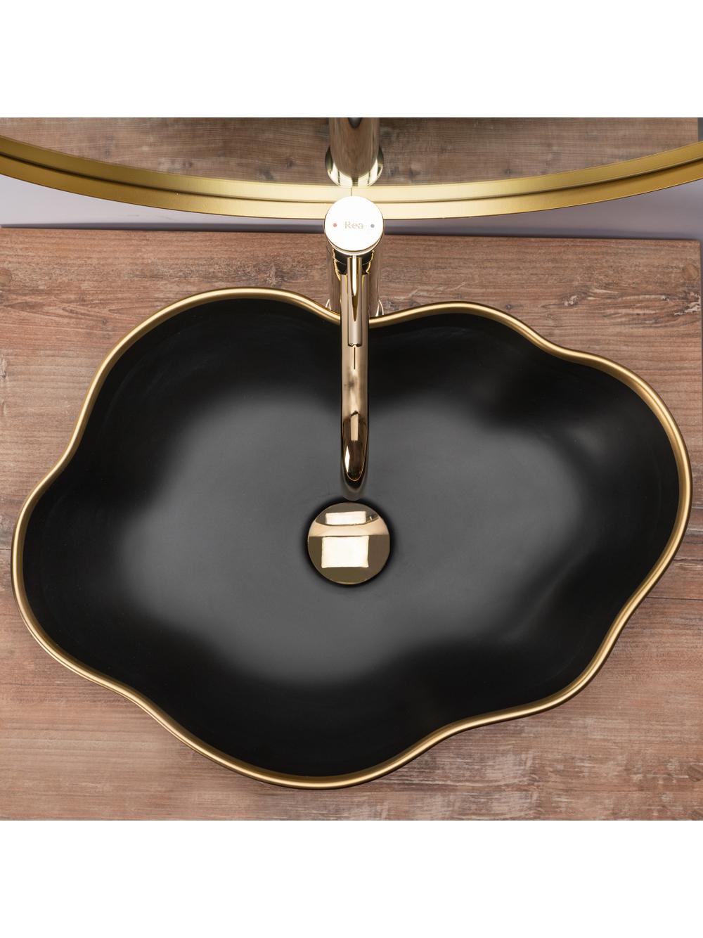 Rea Pearl  //  Color : Black Matt & Gold Edge  //  51.5 x  37.5 x 13.5 cm