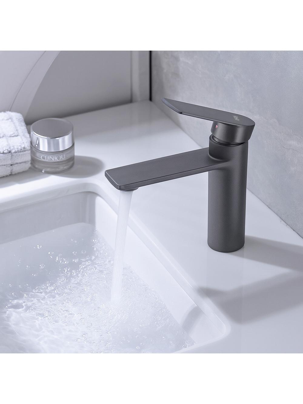 Baterie pentru baie REA Storm Titanium Low