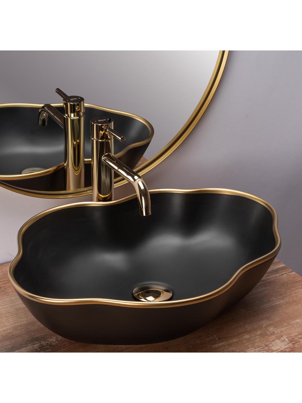 Rea Pearl  //  Color : Black Matt & Gold Edge  //  51.5 x  37.5 x 13.5 cm