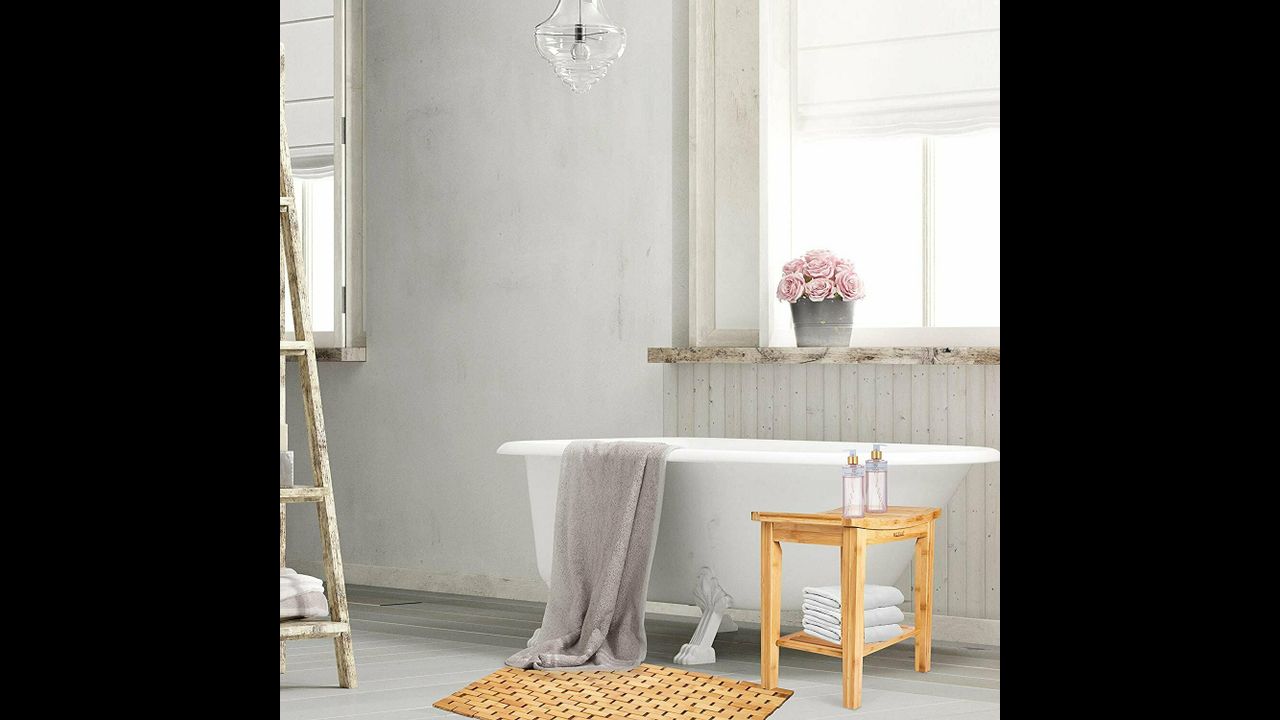 Alcampo y la alfombra de bambú para salir de la ducha que puedes tener  siempre en el baño porque decora y aporta un toque natural (y cuesta menos  de 7 euros)