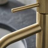 Fürdőszobai csaptelep Rea Lungo Stripe Brush Gold Low