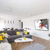 "Elektryczny uchwyt obrotowy do TV 46""MAX"