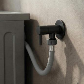 Zawór kątowy 1/2" x 3/4" Czarny