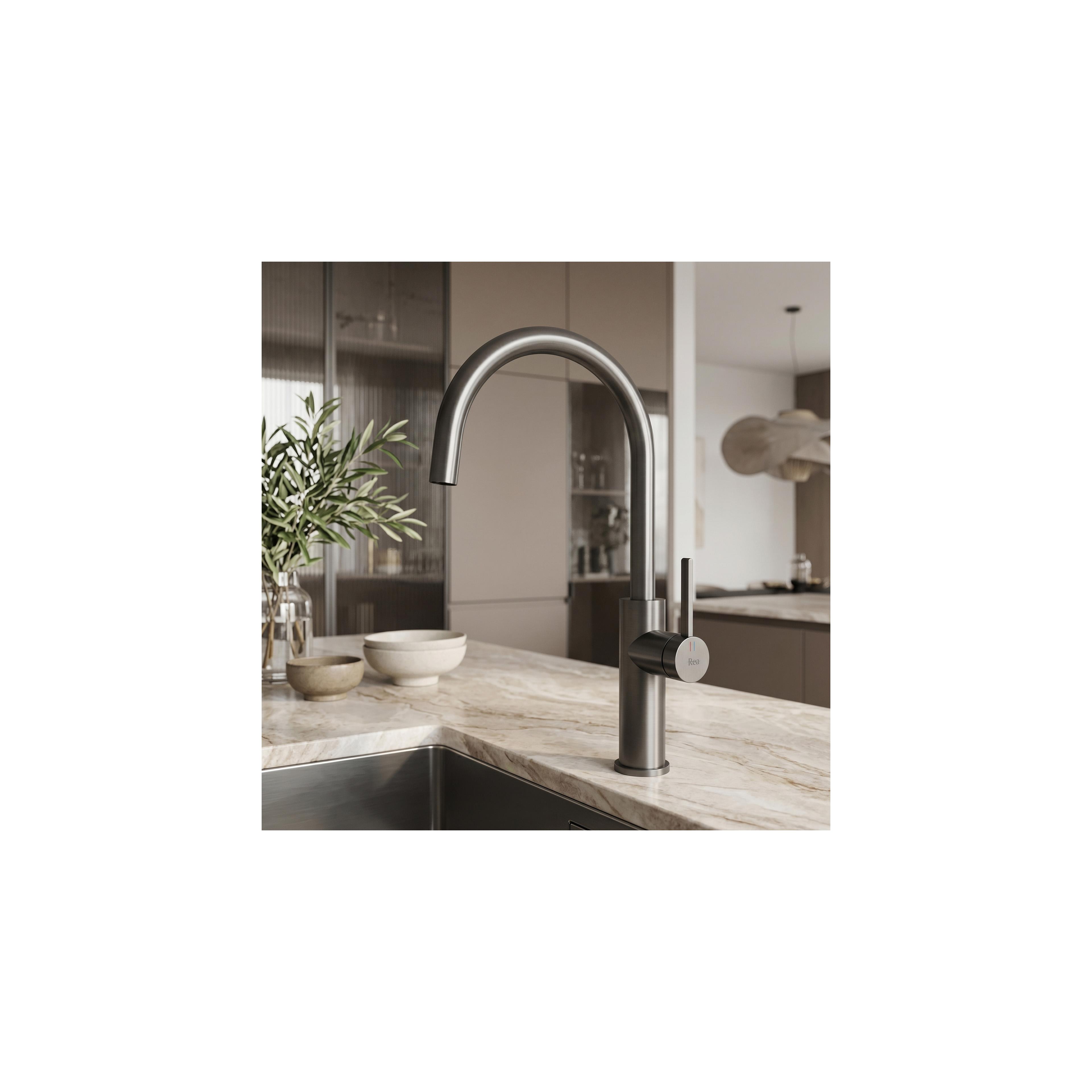 Kitchen faucet REA Rivo Titan