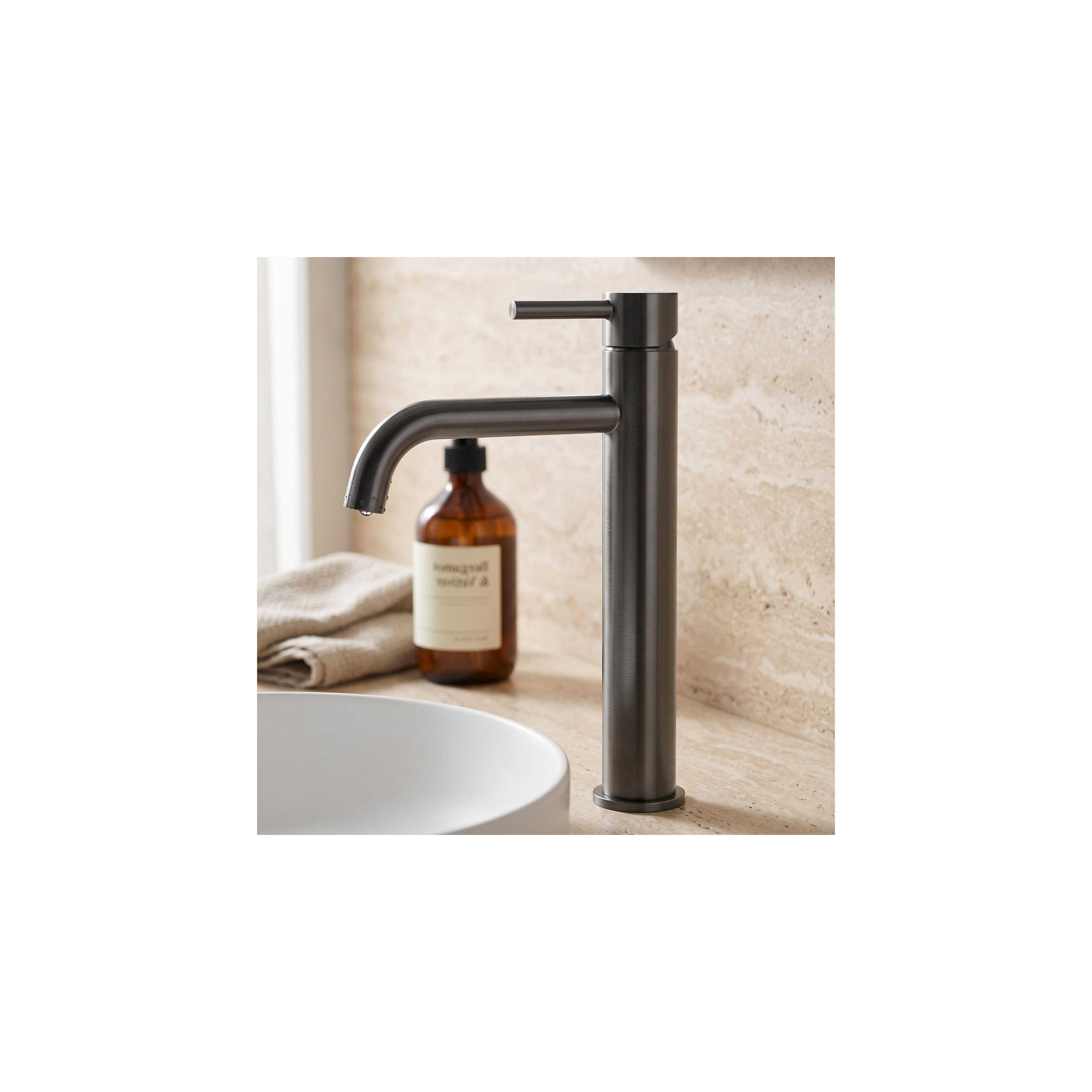 Bathroom faucet Rea Lungo Titan High