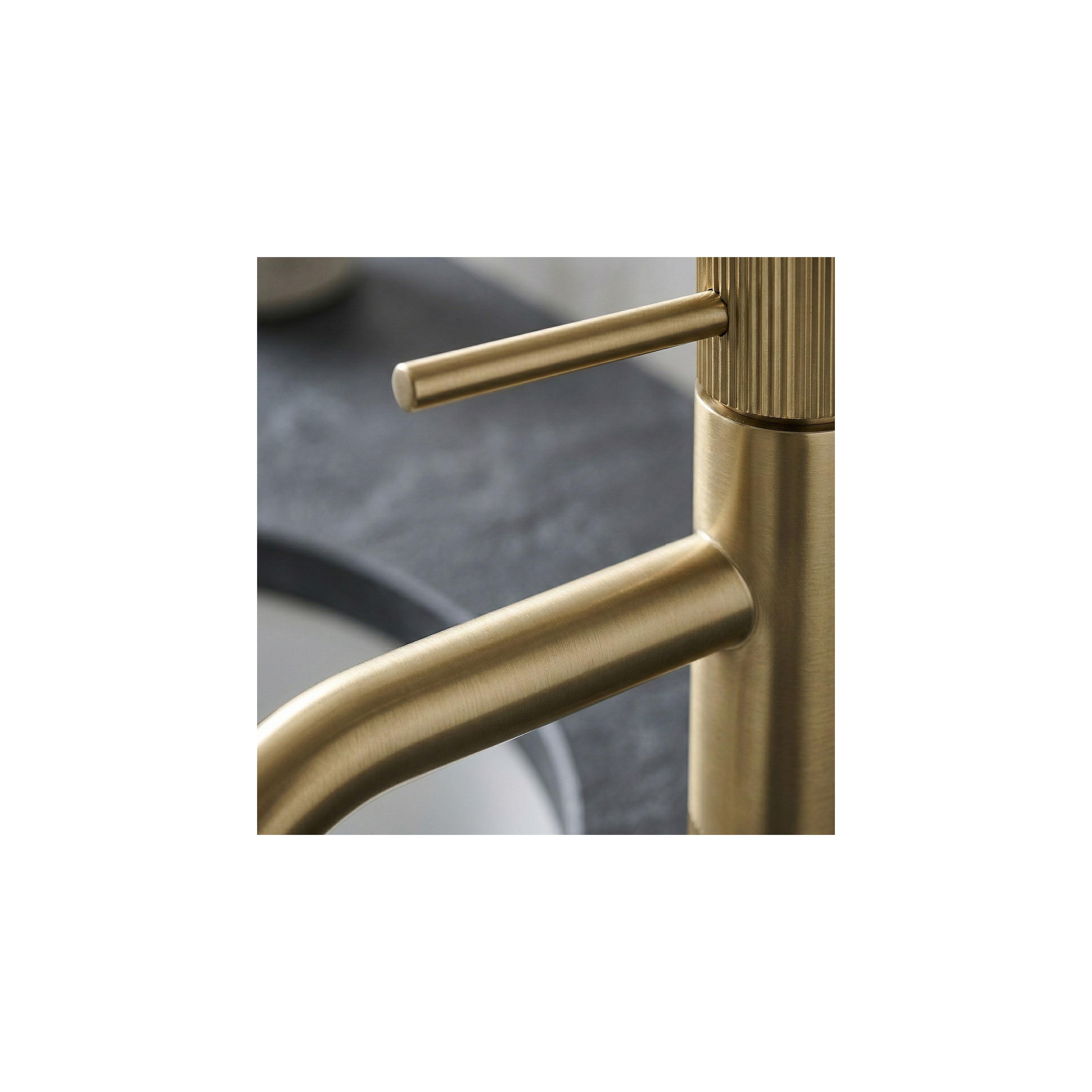 Baterie pentru baie Rea Lungo Stripe Brush Gold Low