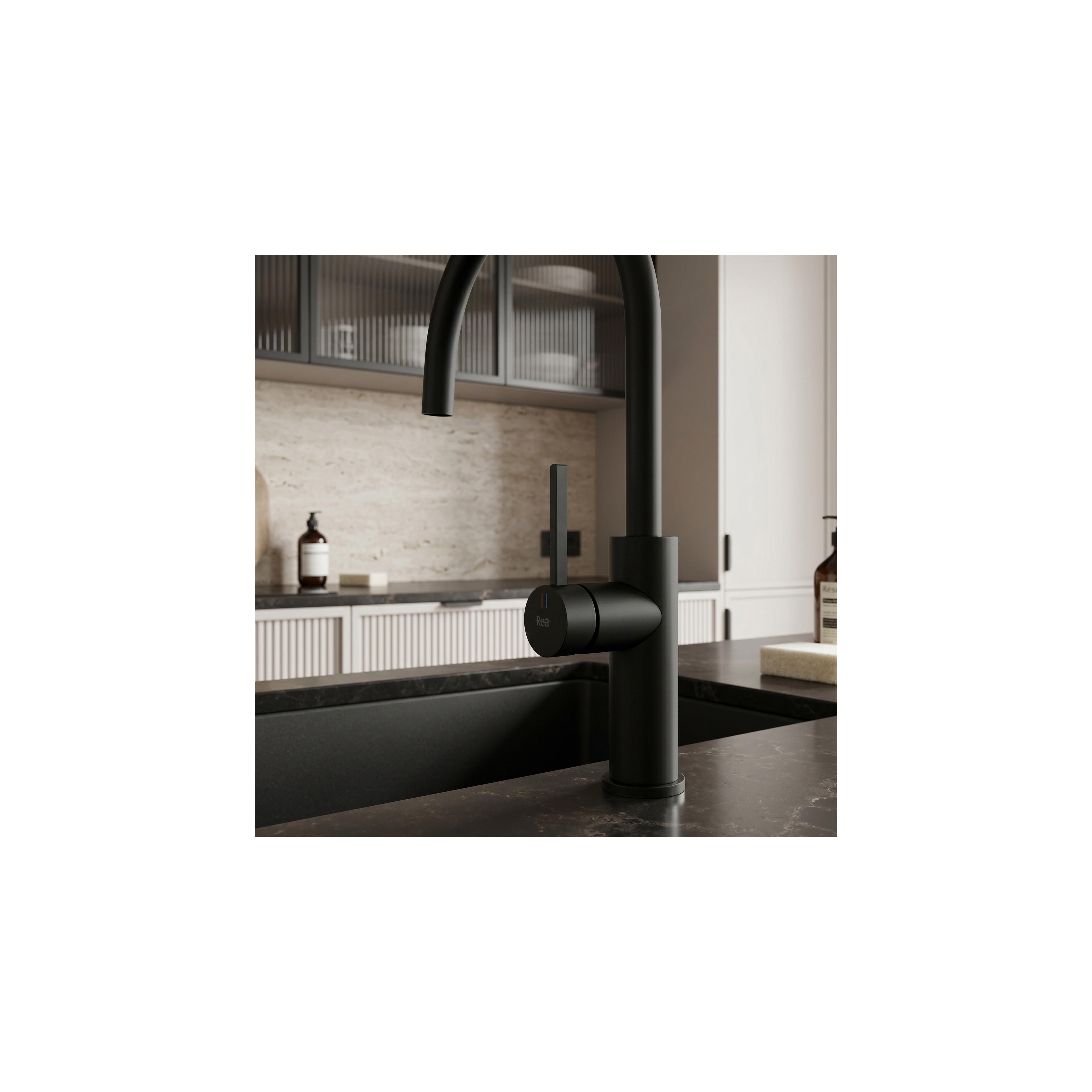 Kitchen faucet REA Rivo Black