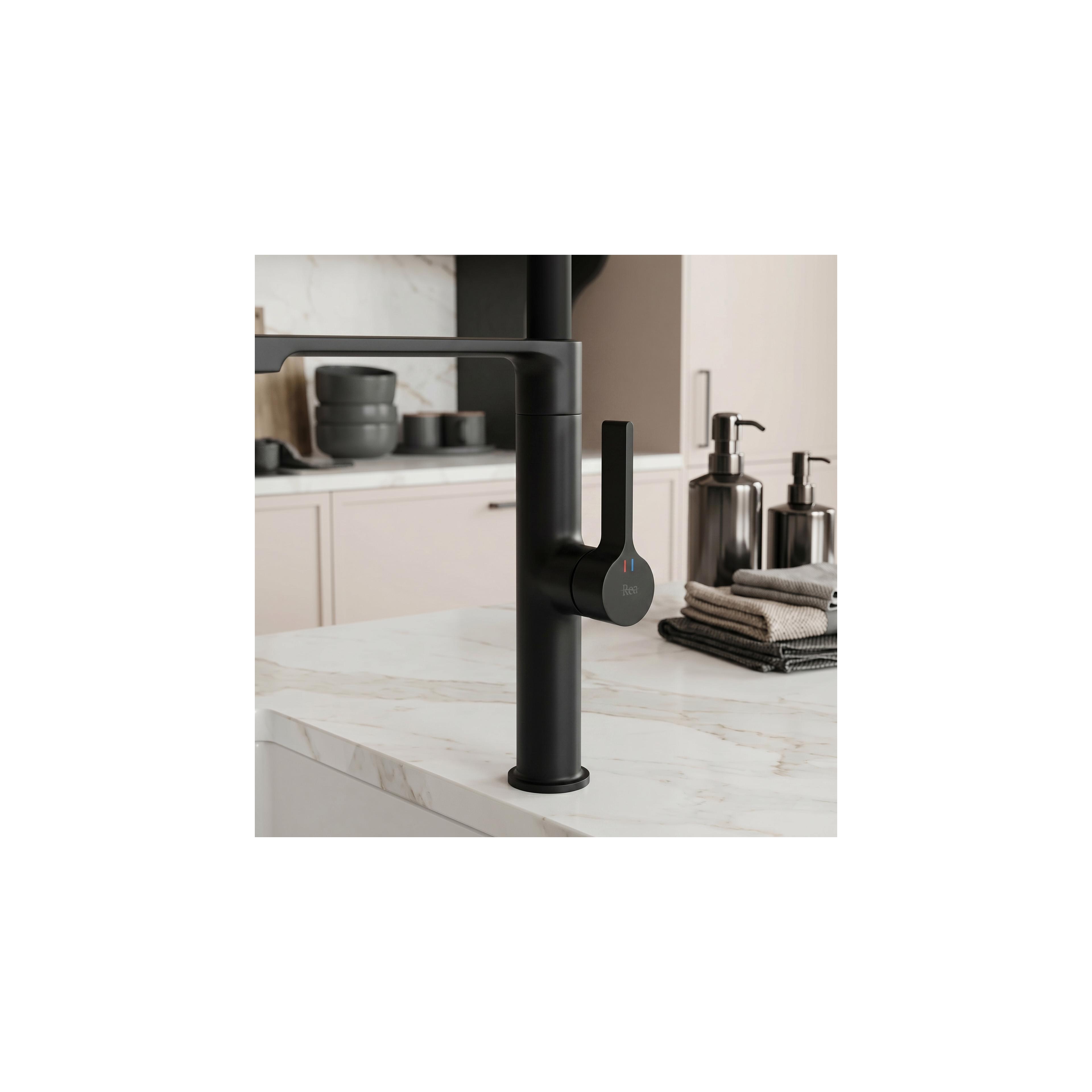 Kitchen faucet REA Lago Black