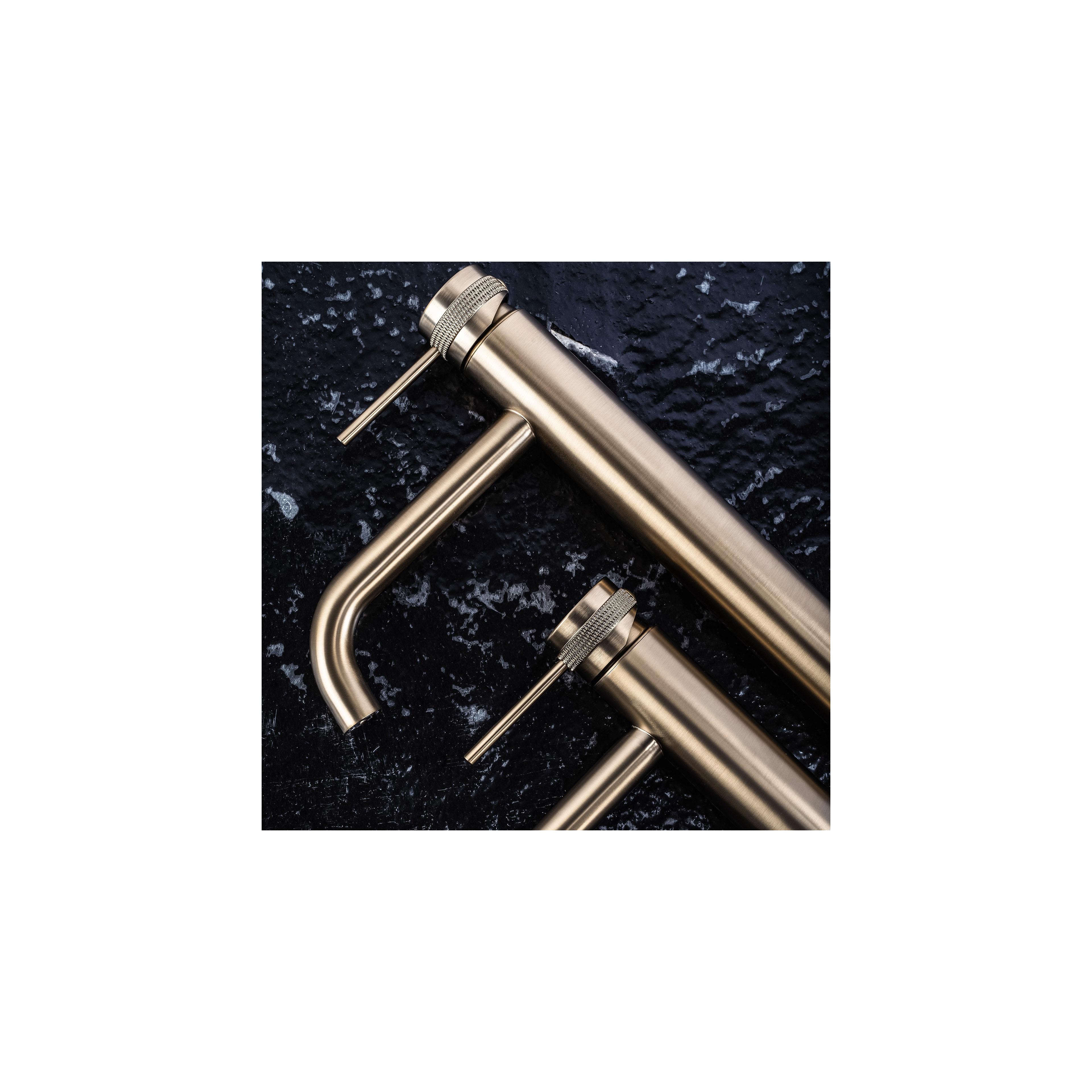 Rubinetto da lavabo Rea Lungo Grip Brush Gold high