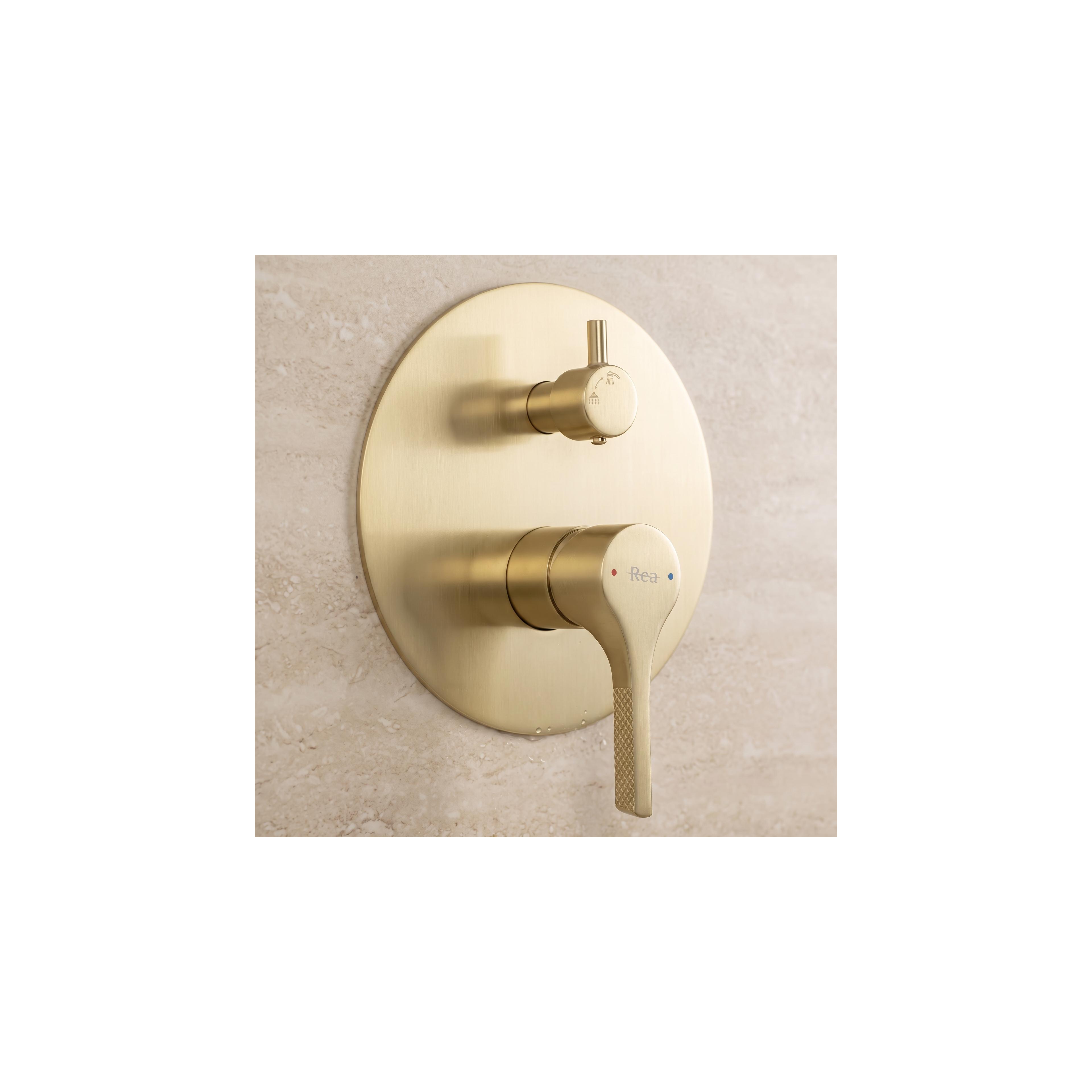 Душ система за вграждане Rea Maxim Brush Gold  + BOX