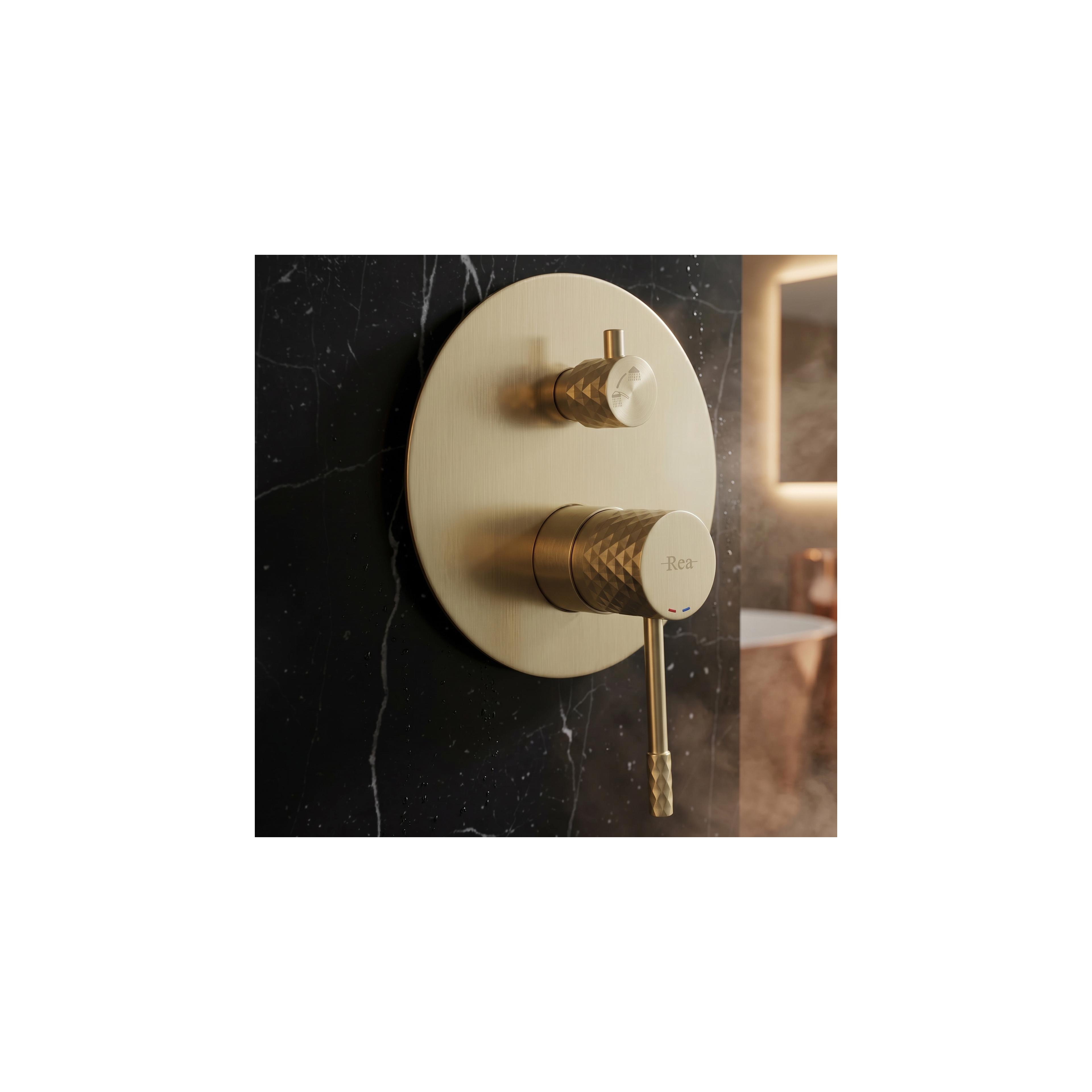 Kit de douche encastré Rea Lungo Diamond Brush Gold + BOX