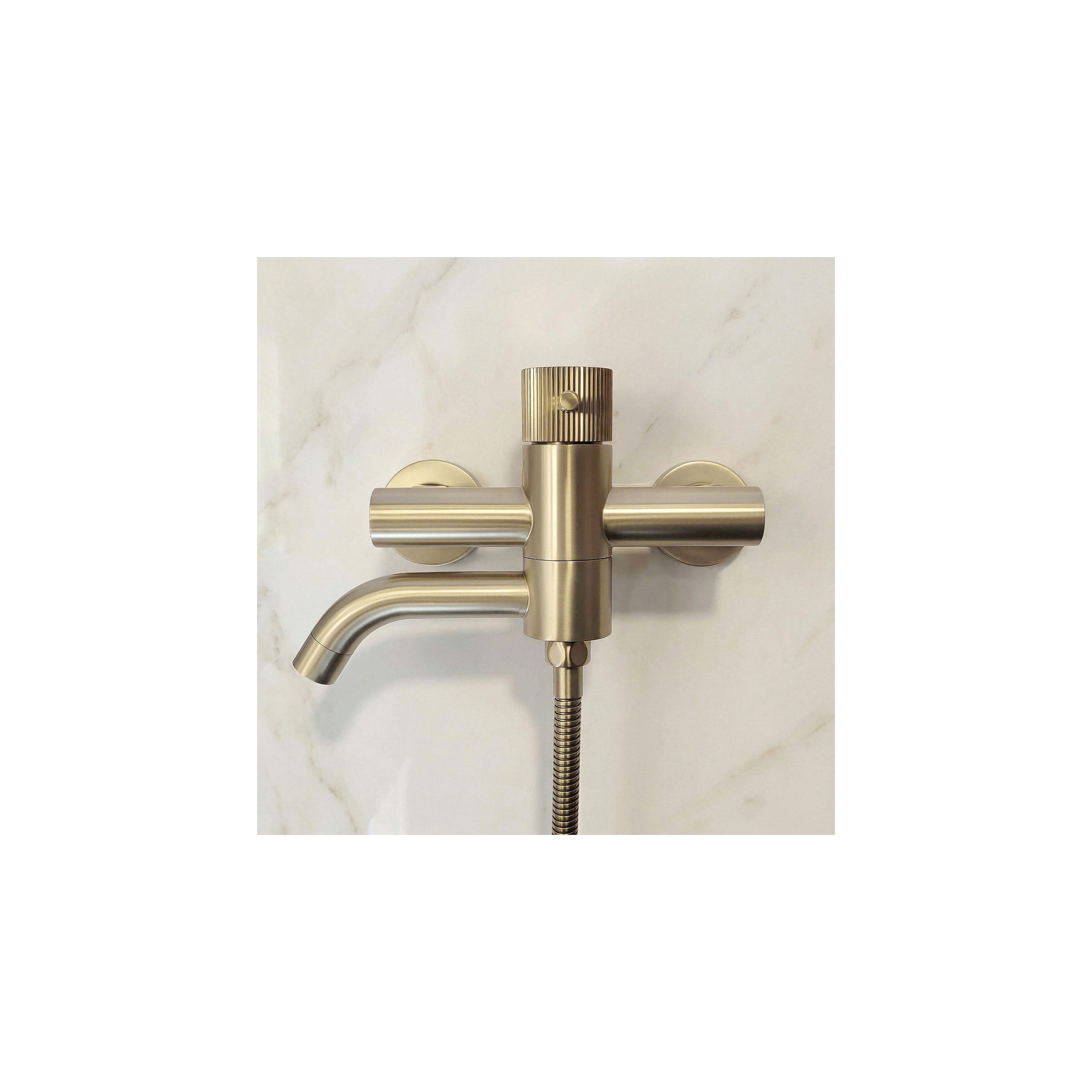 Fürdőkád csaptelep Rea Lungo Stripe Gold  Brush
