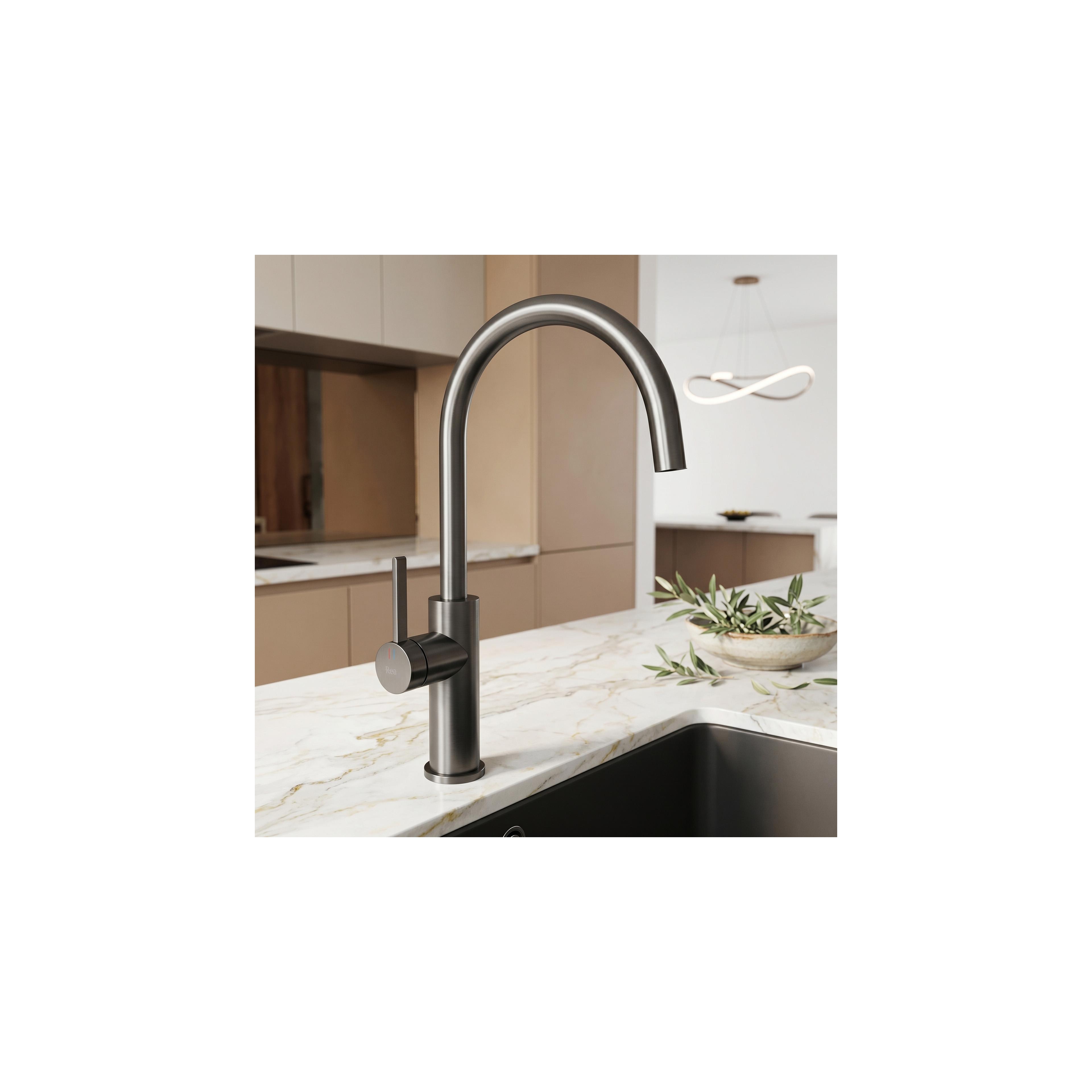 Kitchen faucet REA Rivo Titan