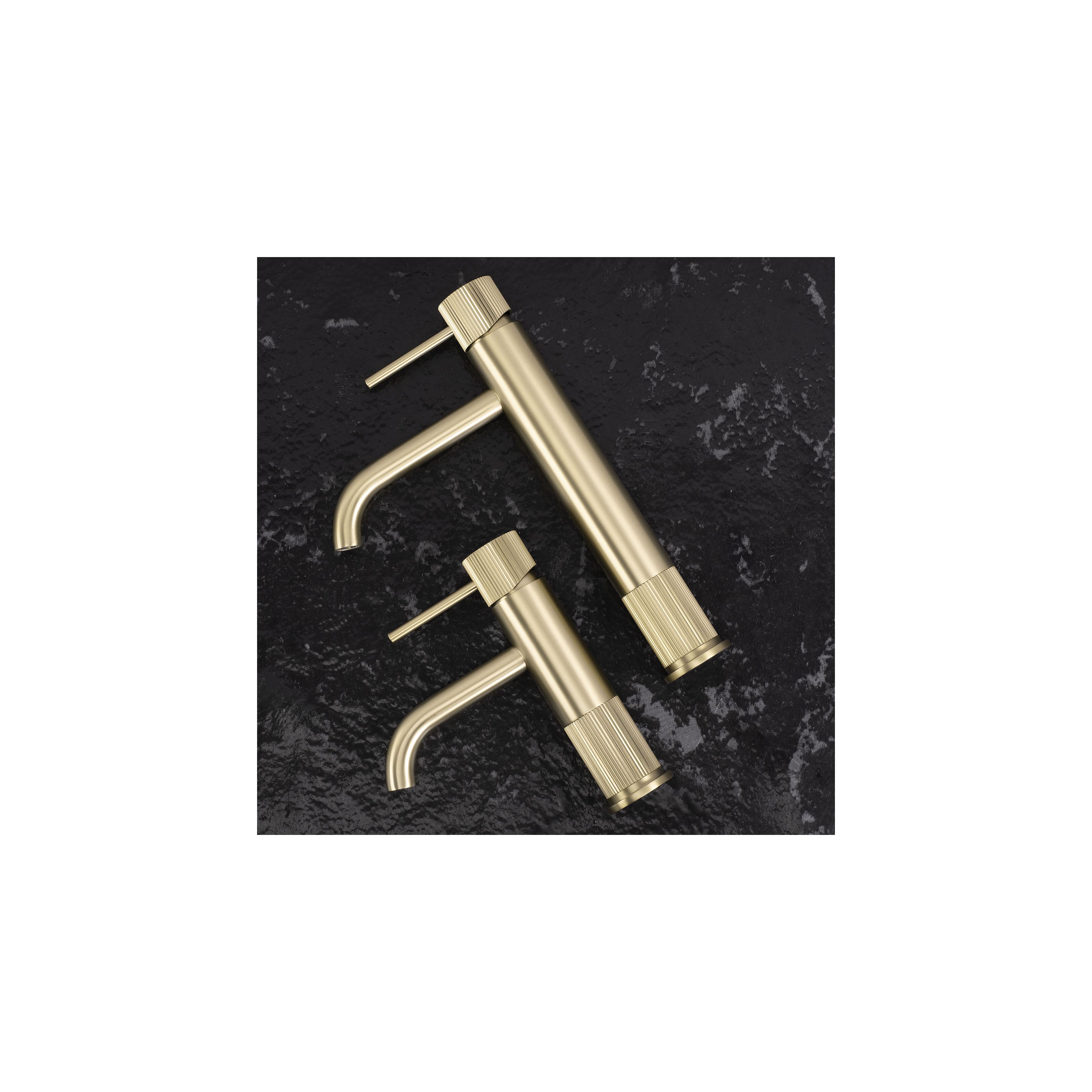 Baterie pentru baie Rea Lungo Stripe Brush Gold Low