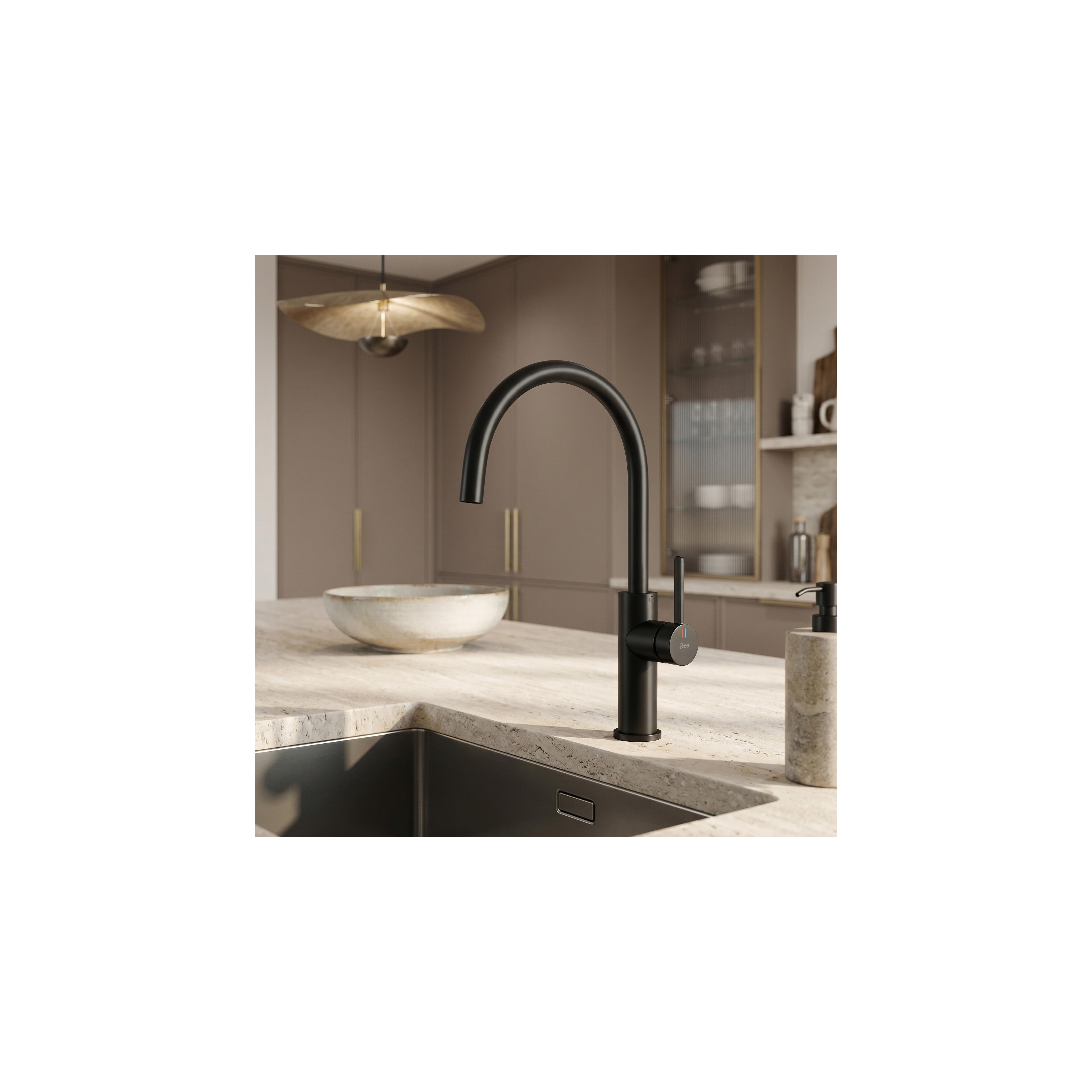 Kitchen faucet REA Rivo Black