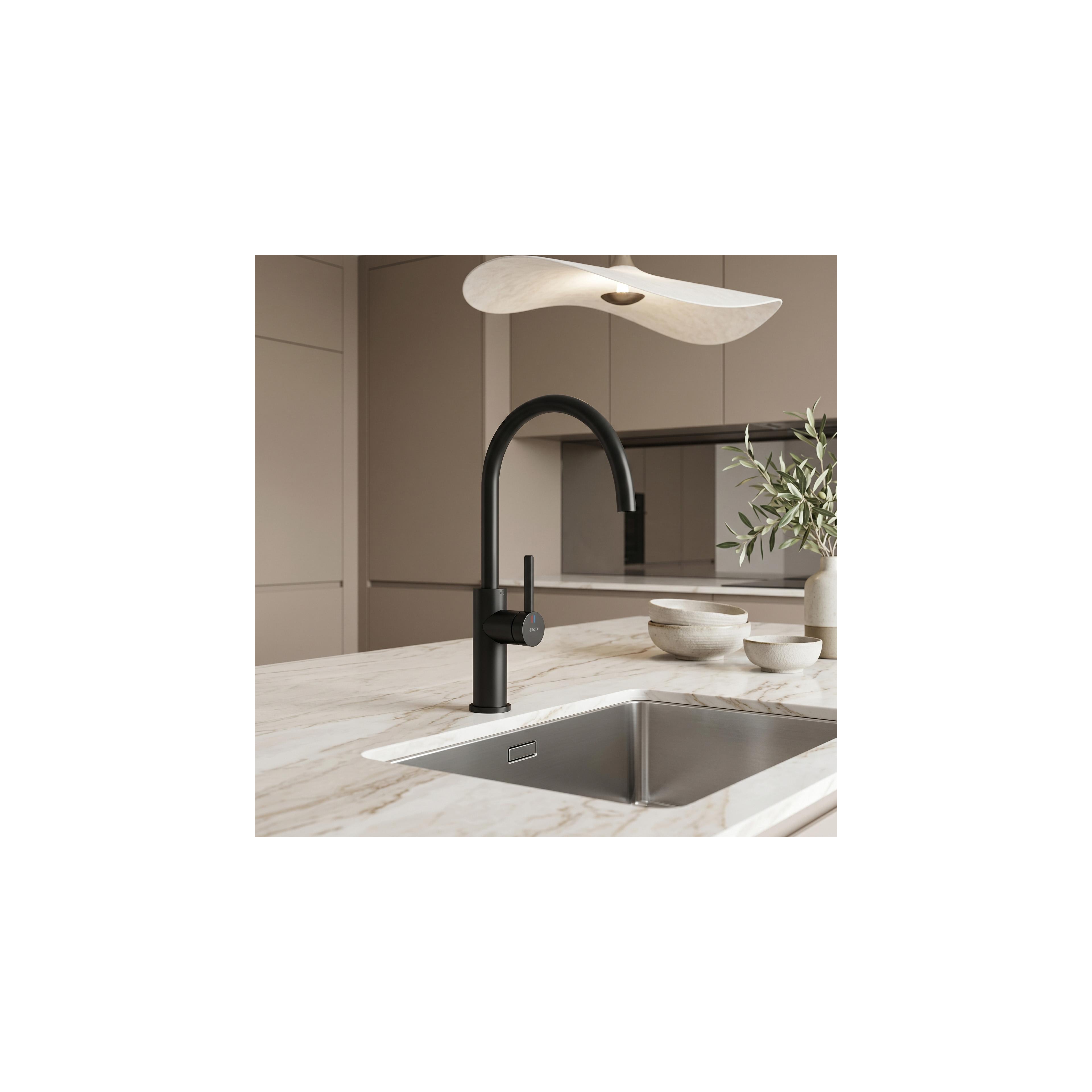 Kitchen faucet REA Rivo Black