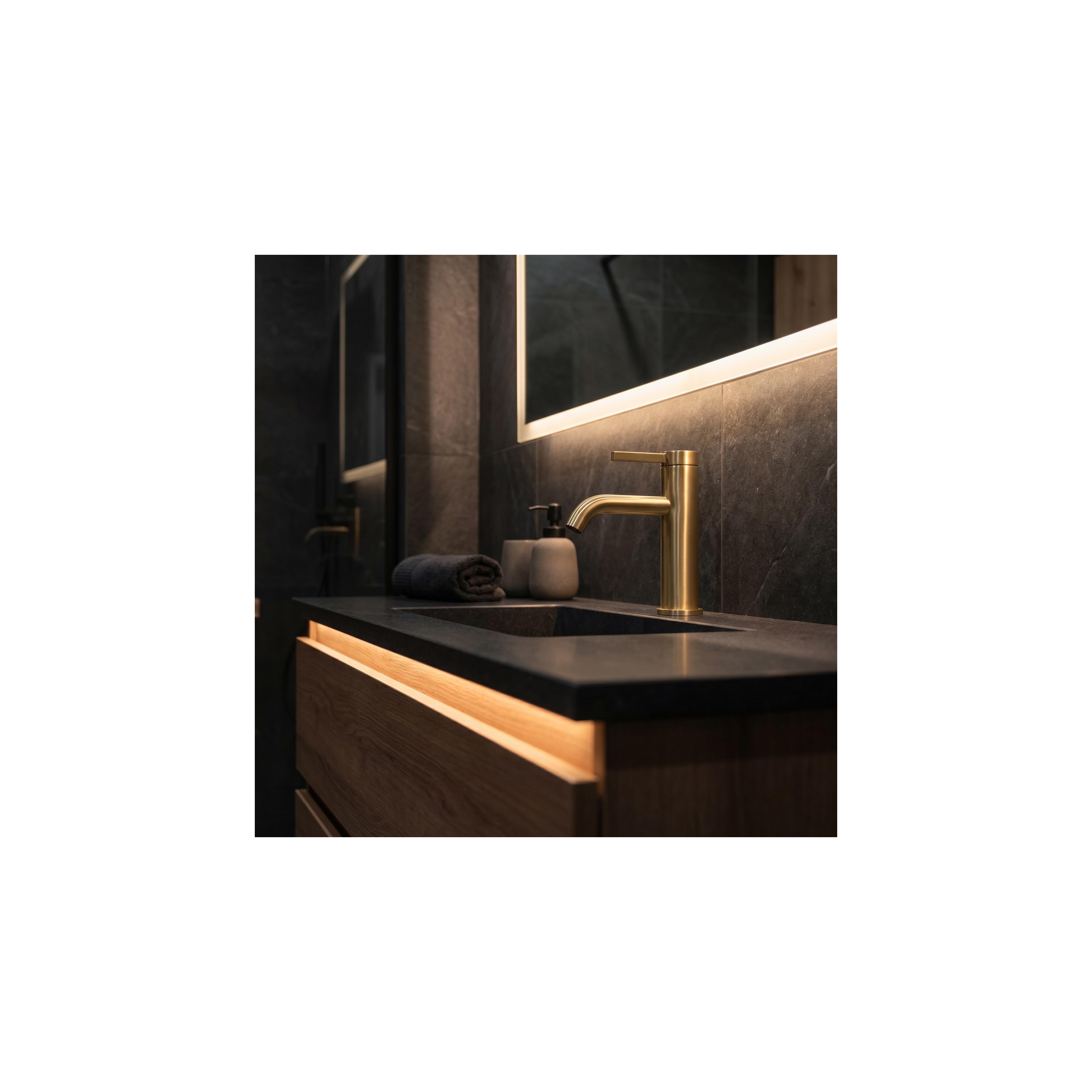 Kylpyhuoneen sekoitin REA Rivo Brush Gold