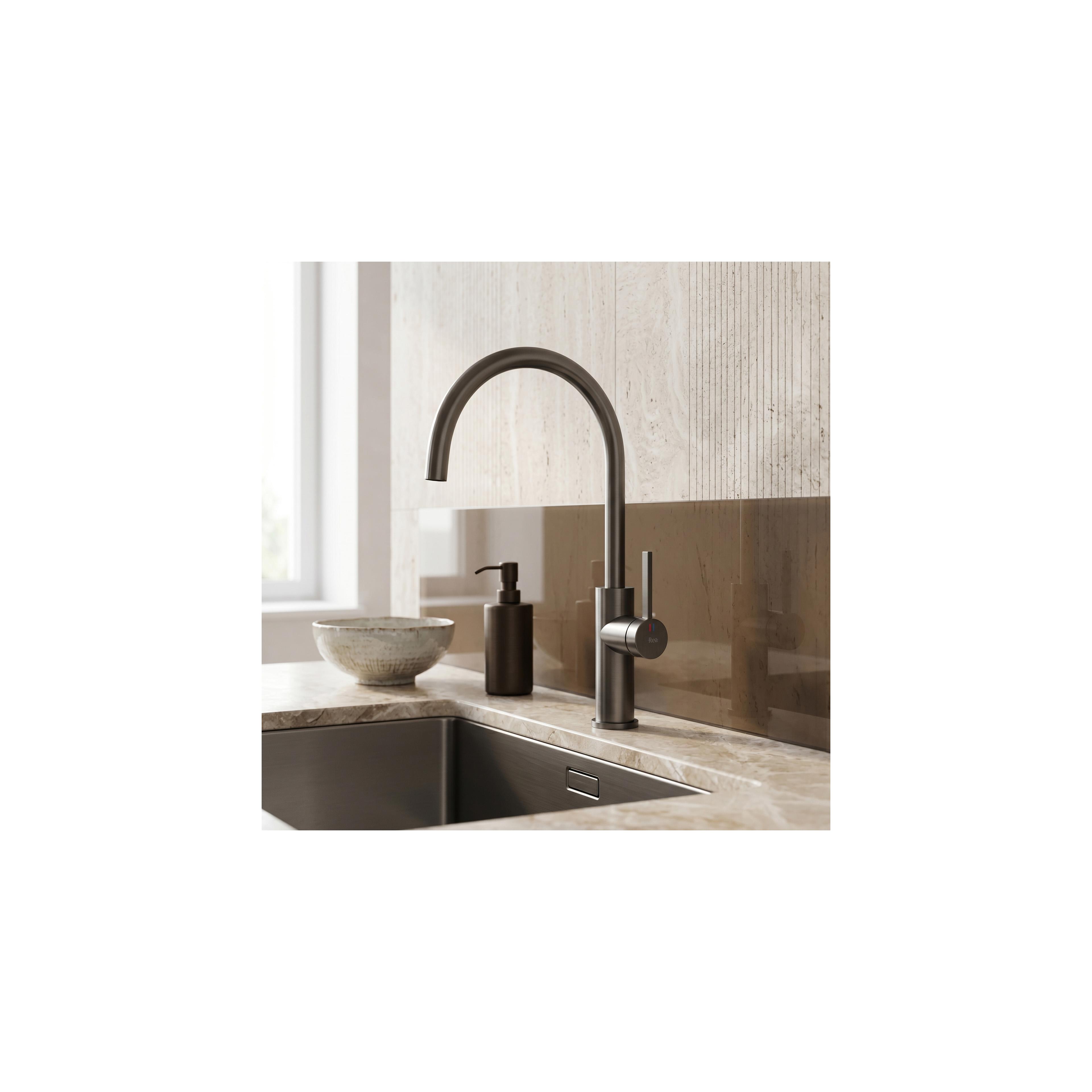 Kitchen faucet REA Rivo Titan
