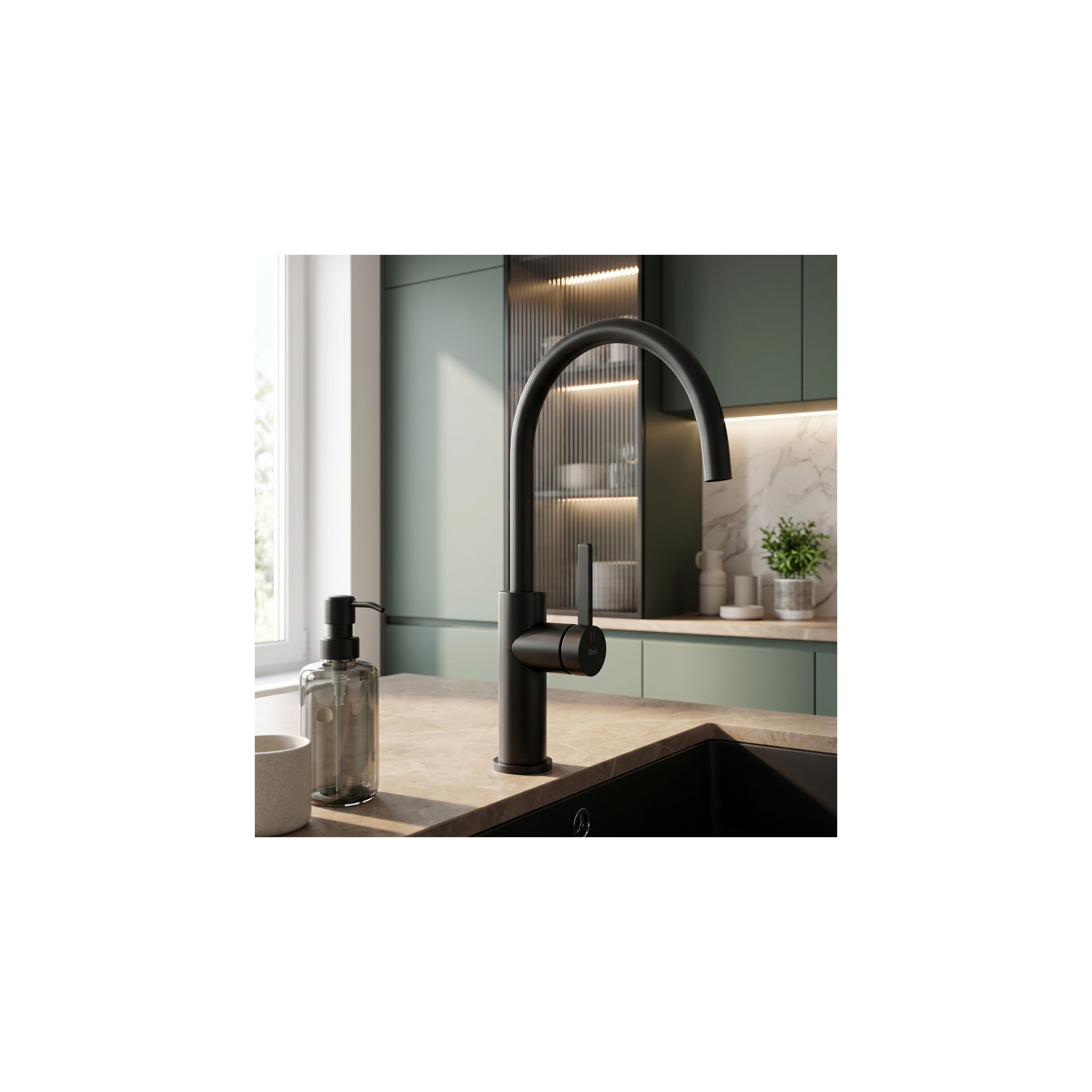 Kitchen faucet REA Rivo Black