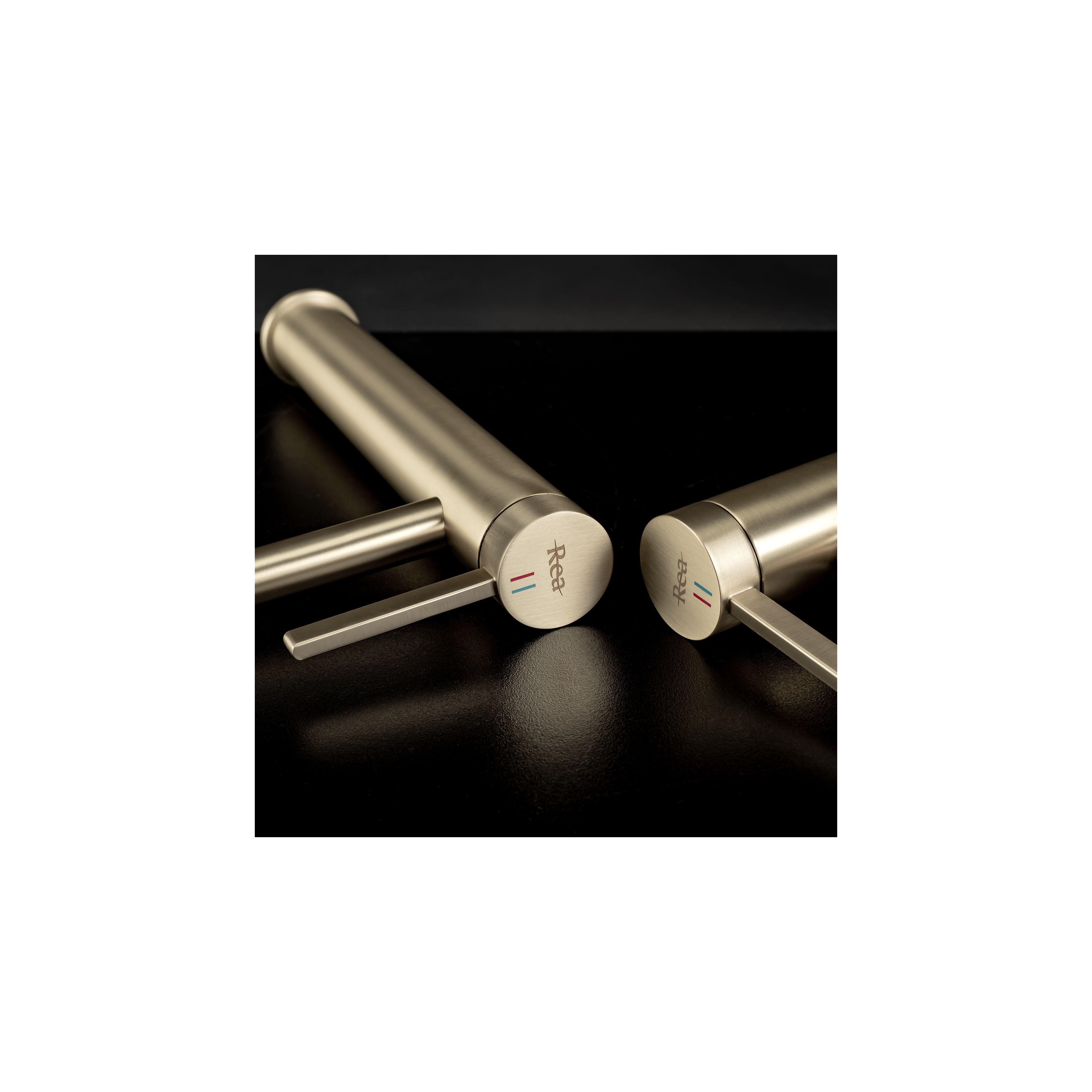 Kylpyhuoneen sekoitin REA Rivo Brush Gold