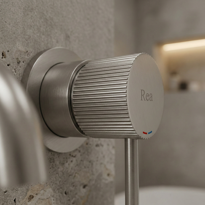 Rubinetto da parete Rea  Lungo Stripe Brush Nickel
