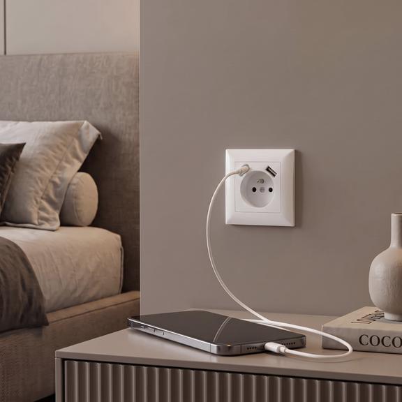Gniazdo pojedyncze z uziemieniem + USB-A USB-C z ramką OSTE JNH004-G Białe